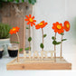 Vilten bloemen van Happy Blooms in het oranje met bordje 'hart onder de riem'. 